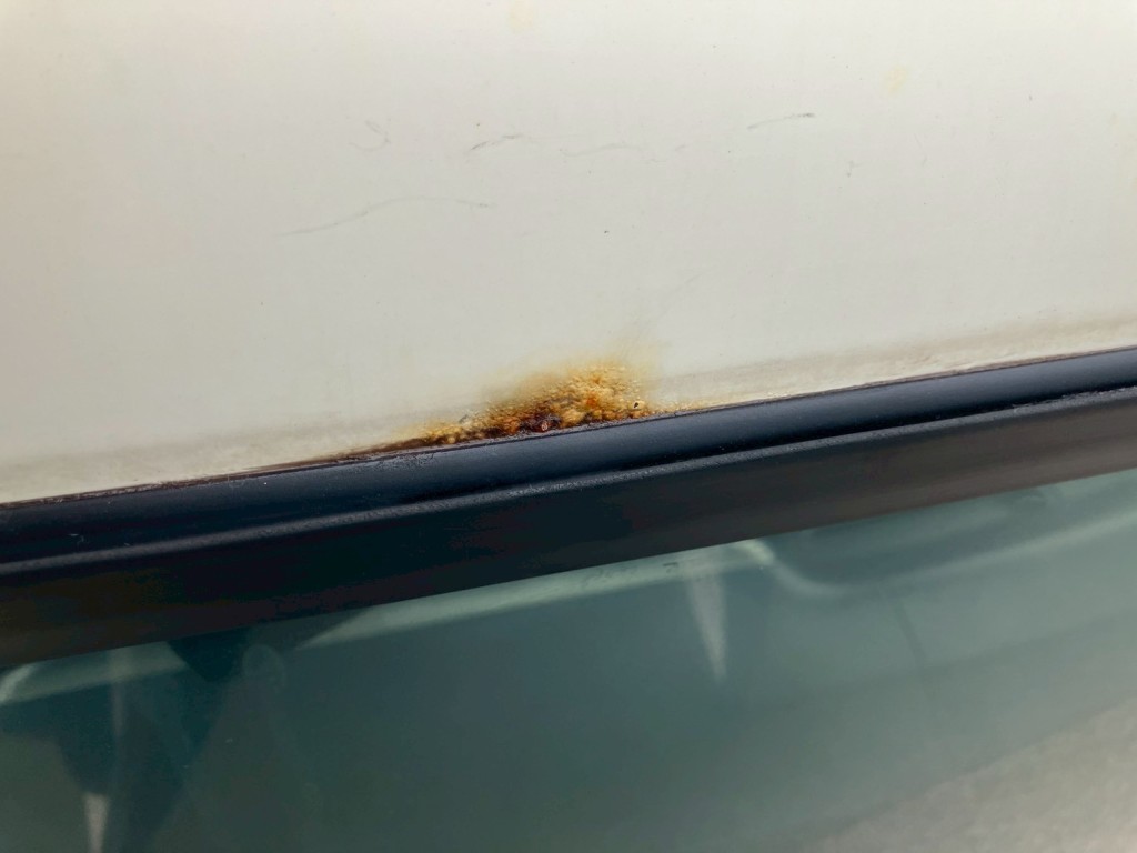 フロントガラス枠に腐食があります。|日野 レンジャー TKG-FC9JKAP(2WD)の写真37