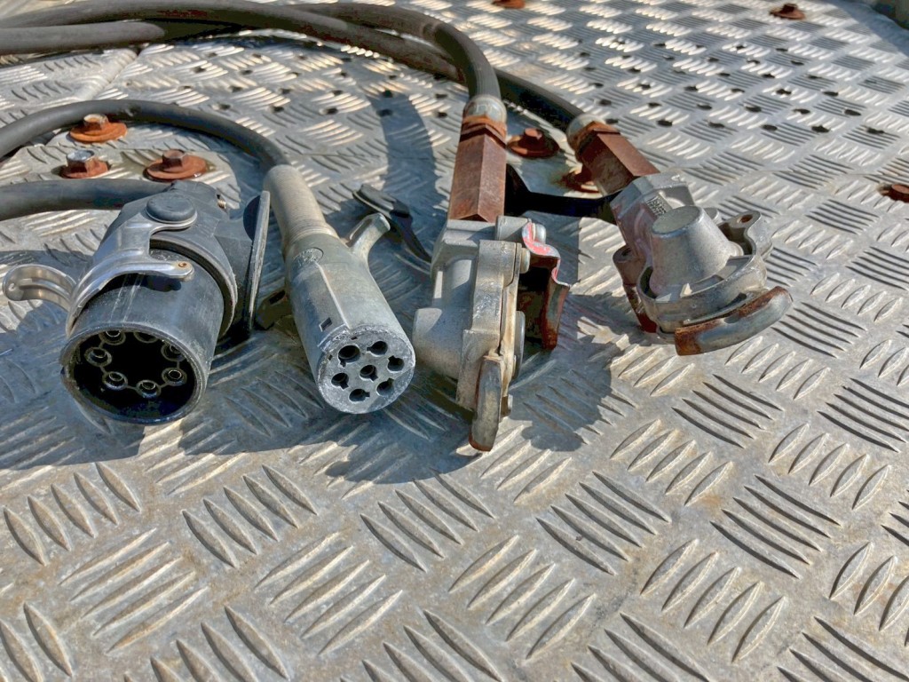 接続コネクターです。|日野 プロフィア QDG-SS1EKDAの写真12