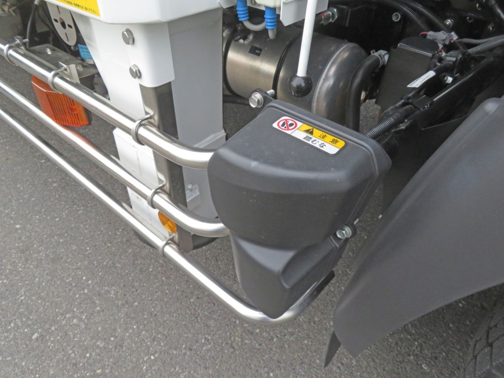 センサーはサイドバンパーより外側に出ています。|日野 レンジャー 2DG-GK2ABAの写真22