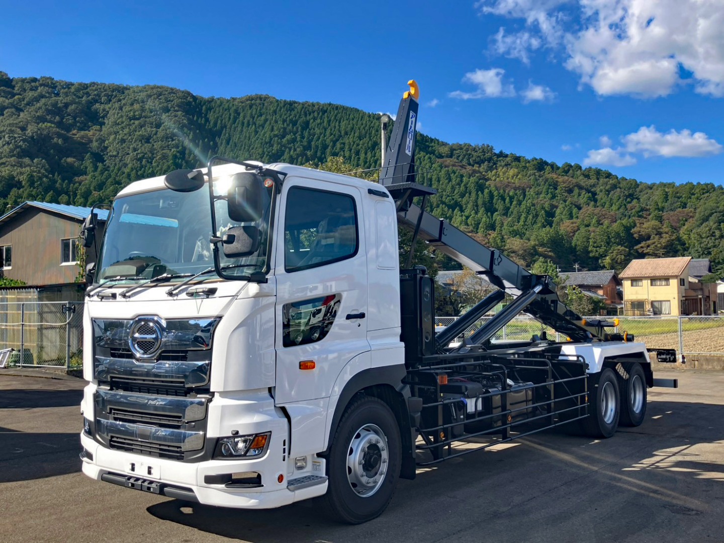 日野 プロフィア 2DG-FS1AHEの写真1
