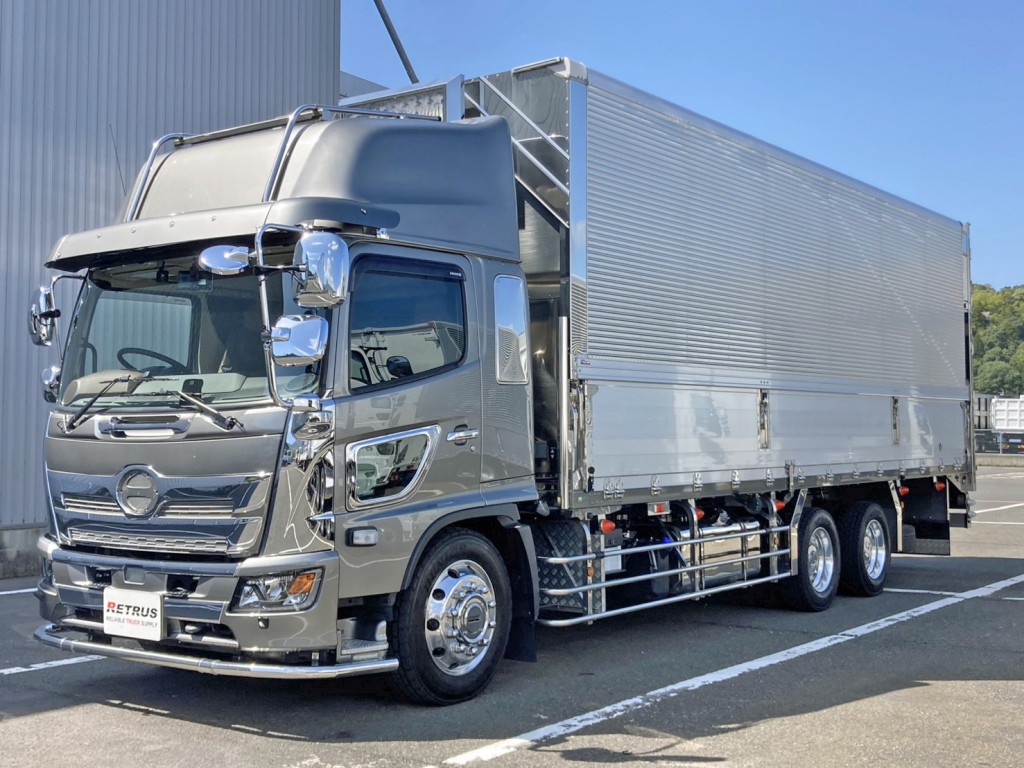 フロント周り、メッキパーツで飾っています。|日野 レンジャー 2KG-GK2ABAの写真1