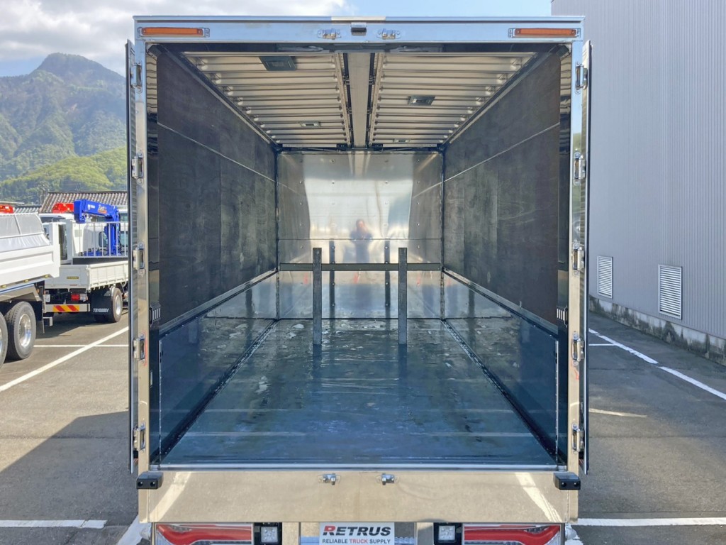 門口周りはステンレス製です。|日野 レンジャー 2KG-GK2ABAの写真10