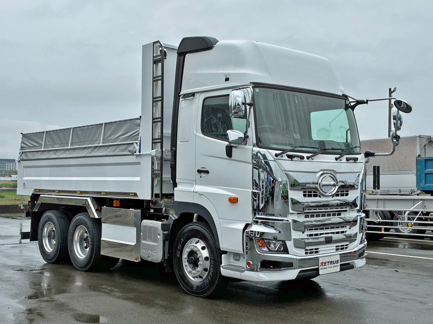 ホイールはアルミ製です。|日野 プロフィア 2DG-FS1AGEの写真2