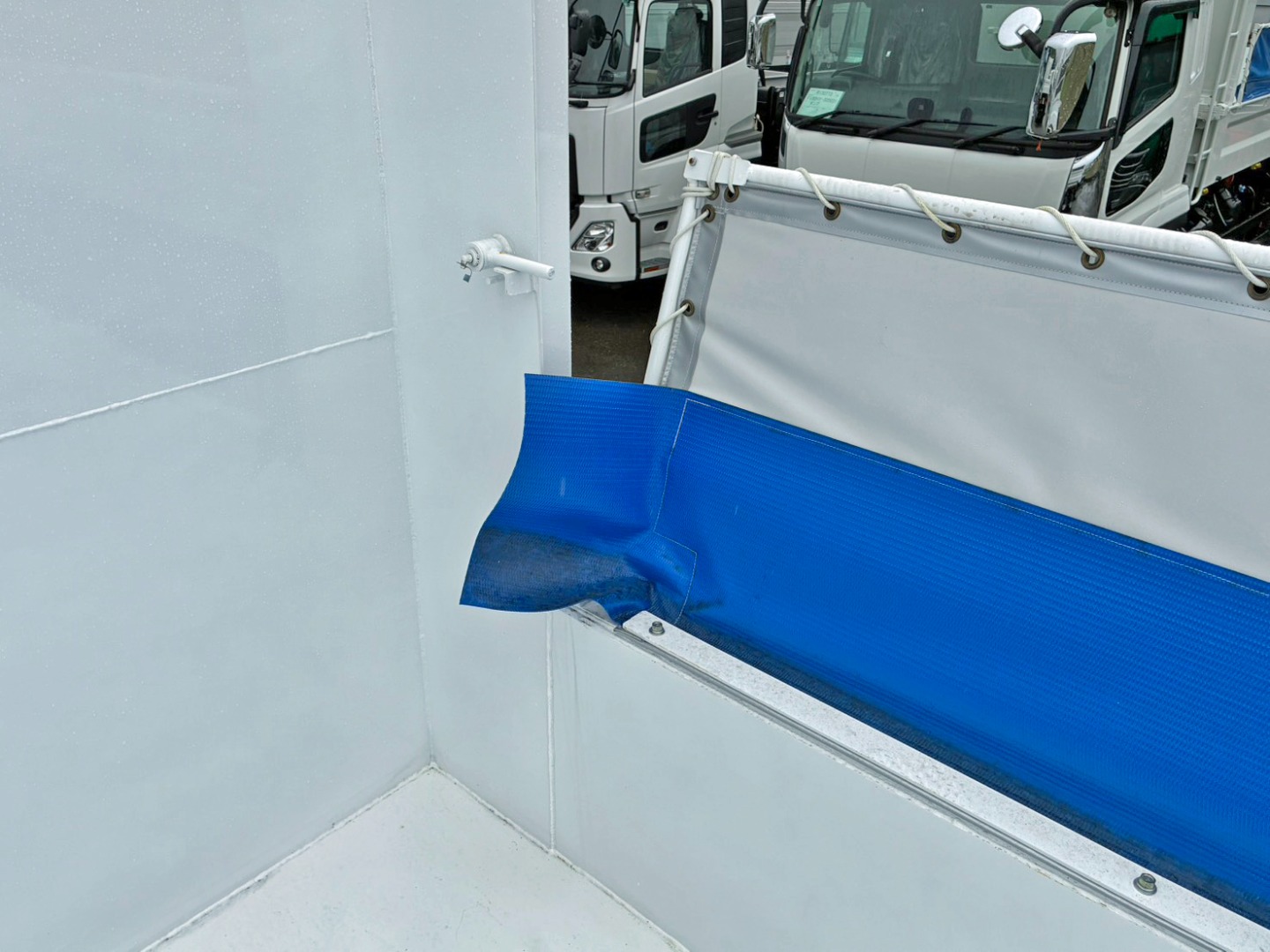 運転席側ストッパーの状態です。|日野 プロフィア 2DG-FS1AGEの写真12