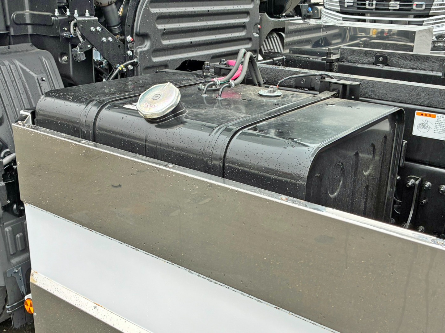 燃料タンクは300Lです。|日野 プロフィア 2DG-FS1AGEの写真23
