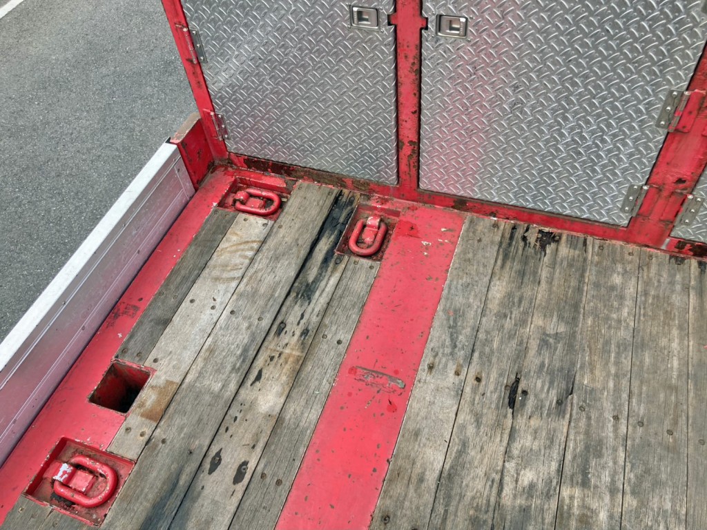 上段床板前方助手席側に割れがあります。|東邦  TE36H2P3Sの写真16