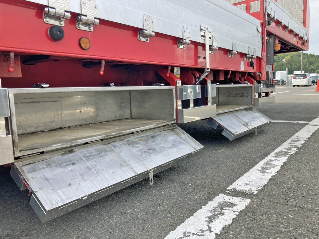 運転席側にステンレス製の工具箱が2つ付いています。|東邦  TE36H2P3Sの写真26