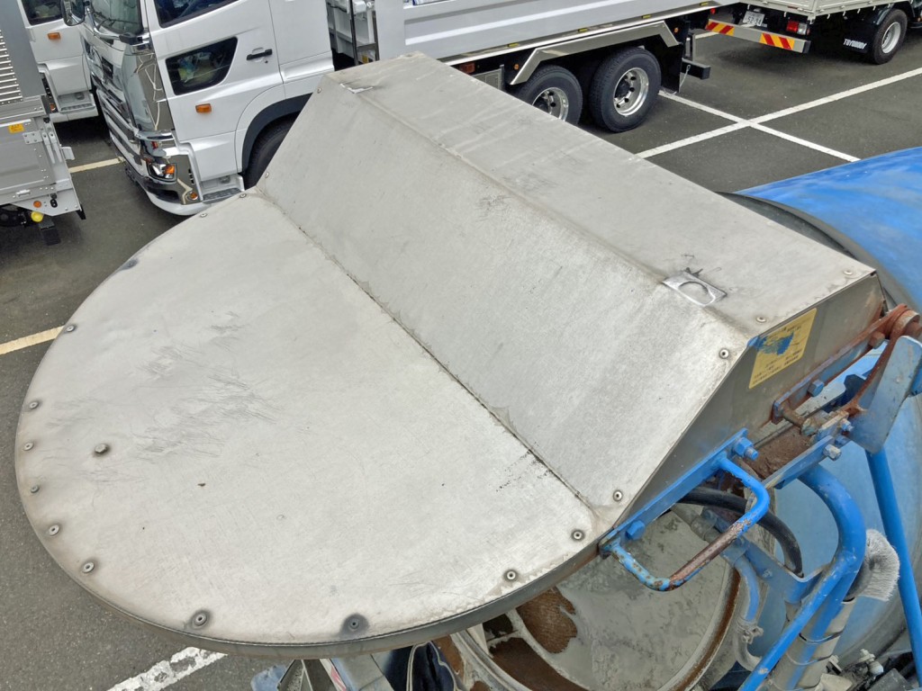 ホッパーカバーの開閉は手動式です。|日野 レンジャー 2KG-GC2ABAの写真10