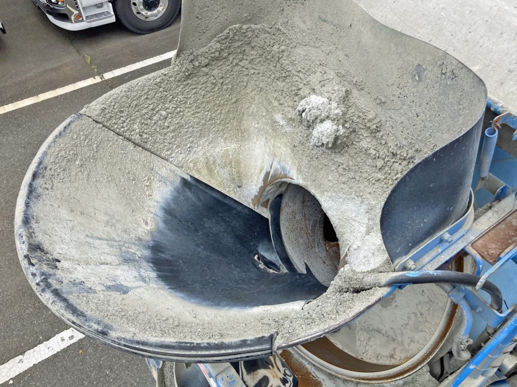 投入口の状態です。|日野 レンジャー 2KG-GC2ABAの写真11