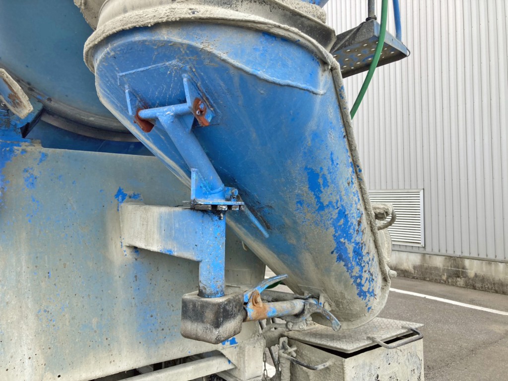 シューターは手動式です。|日野 レンジャー 2KG-GC2ABAの写真15