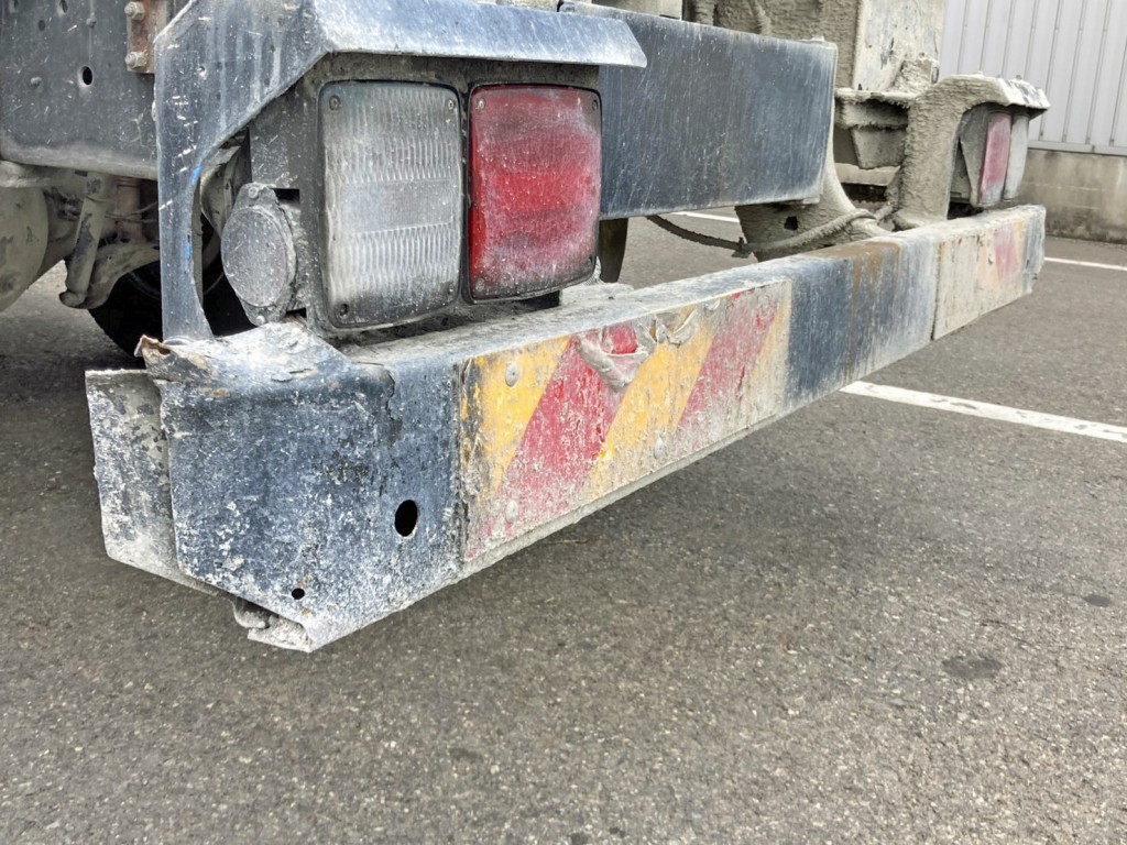 リヤバンパー助手席側に曲がりがあります。|日野 レンジャー 2KG-GC2ABAの写真20