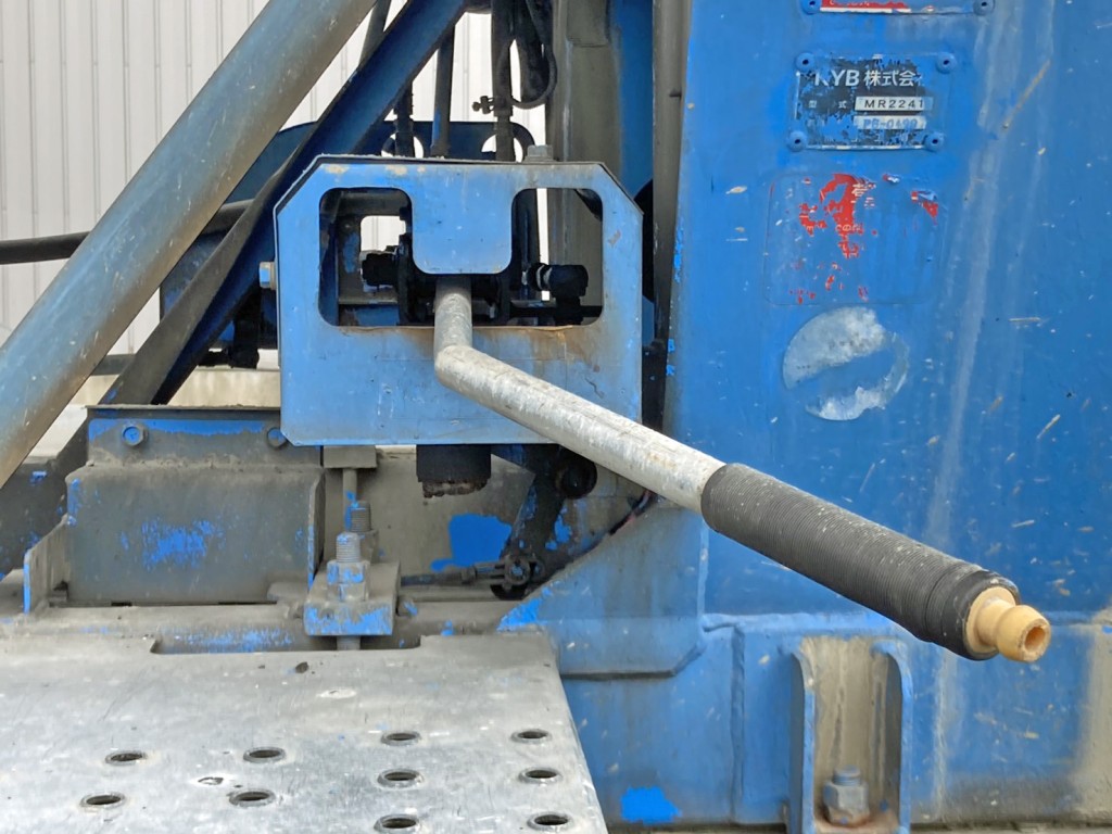 上物の操作レバーです。(助手席側)|日野 レンジャー 2KG-GC2ABAの写真22