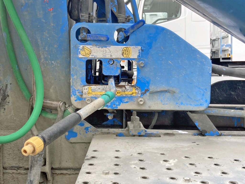 上物の操作レバーです。(運転席側)|日野 レンジャー 2KG-GC2ABAの写真23