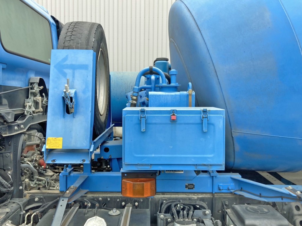 助手席側に工具箱が付いています。|日野 レンジャー 2KG-GC2ABAの写真26