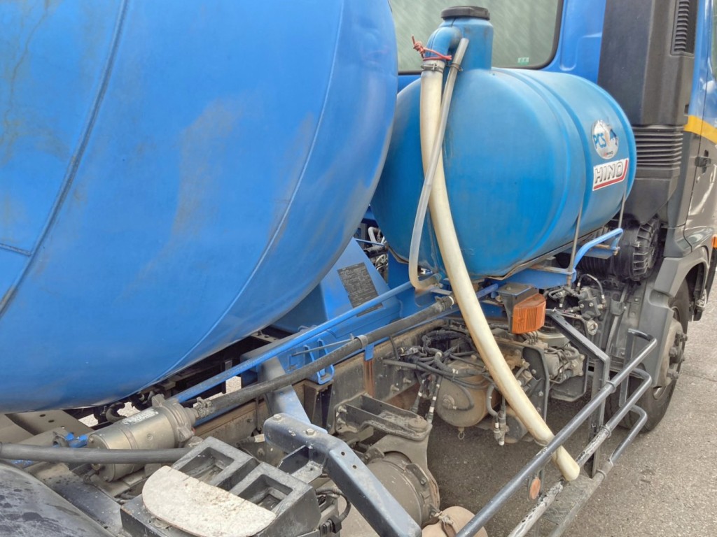 運転席側に水タンクが付いています。|日野 レンジャー 2KG-GC2ABAの写真27