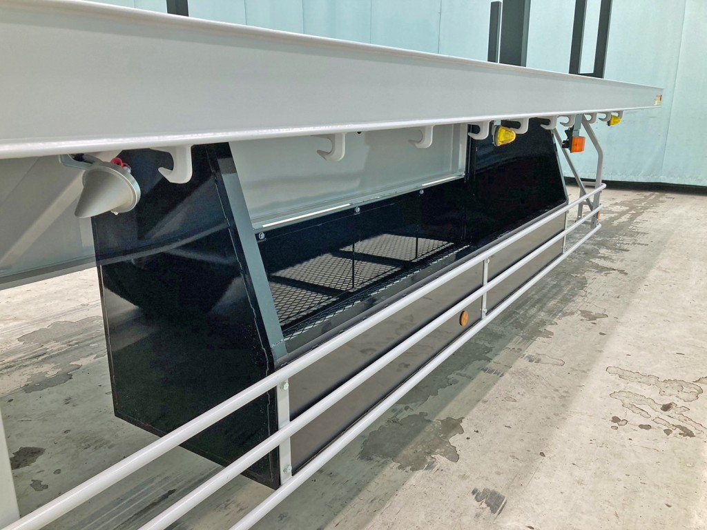 運転席側にりん木入れが付いています。|トレクス  PFB34117の写真15