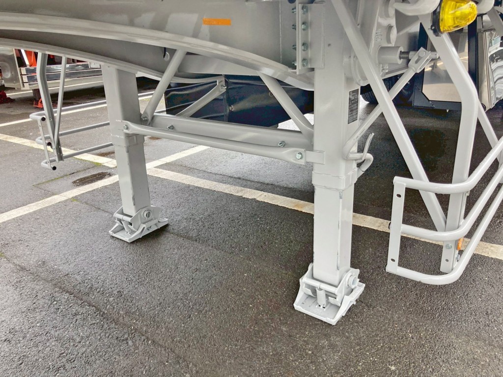 脚は手動式です。|トレクス  PFB34118の写真22