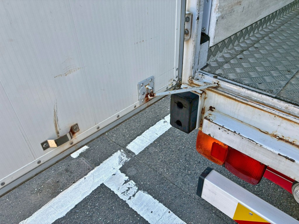 助手席側ストッパーの状態です。|日野 レンジャー TKG-FD7JKAG(2WD)の写真11