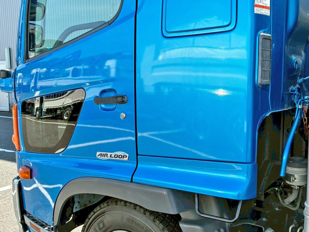 助手席側クォーターパネルにシールはがし跡があります。|日野 レンジャー TKG-FD7JKAG(2WD)の写真25