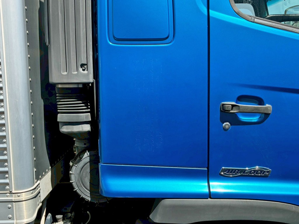 運転席側クォーターパネルにシールはがし跡があります。|日野 レンジャー TKG-FD7JKAG(2WD)の写真26
