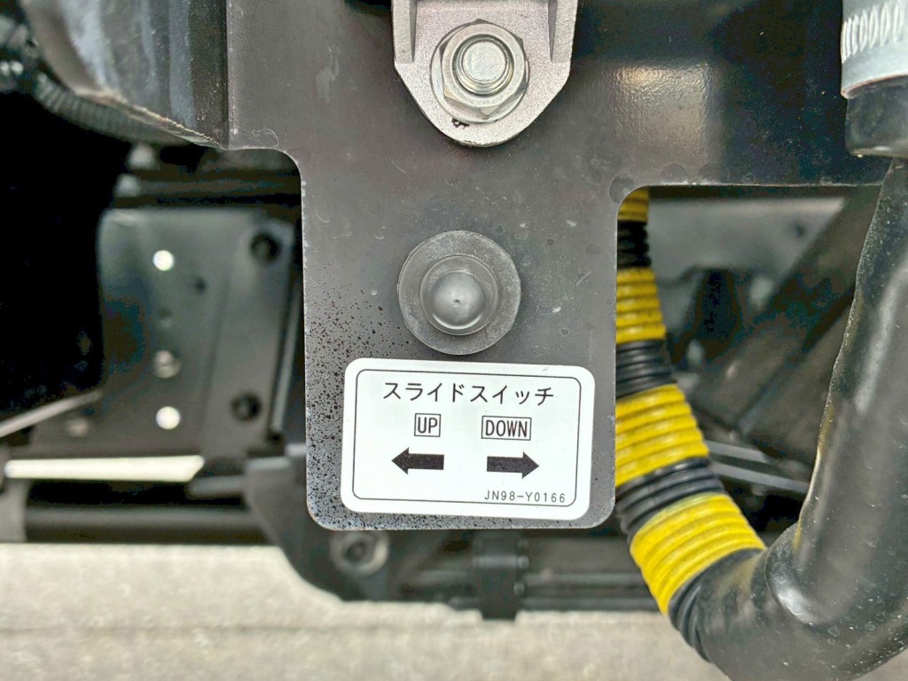 ボディースライドの操作スイッチです。|日野 デュトロ 2KG-XZU722M(2WD)の写真18