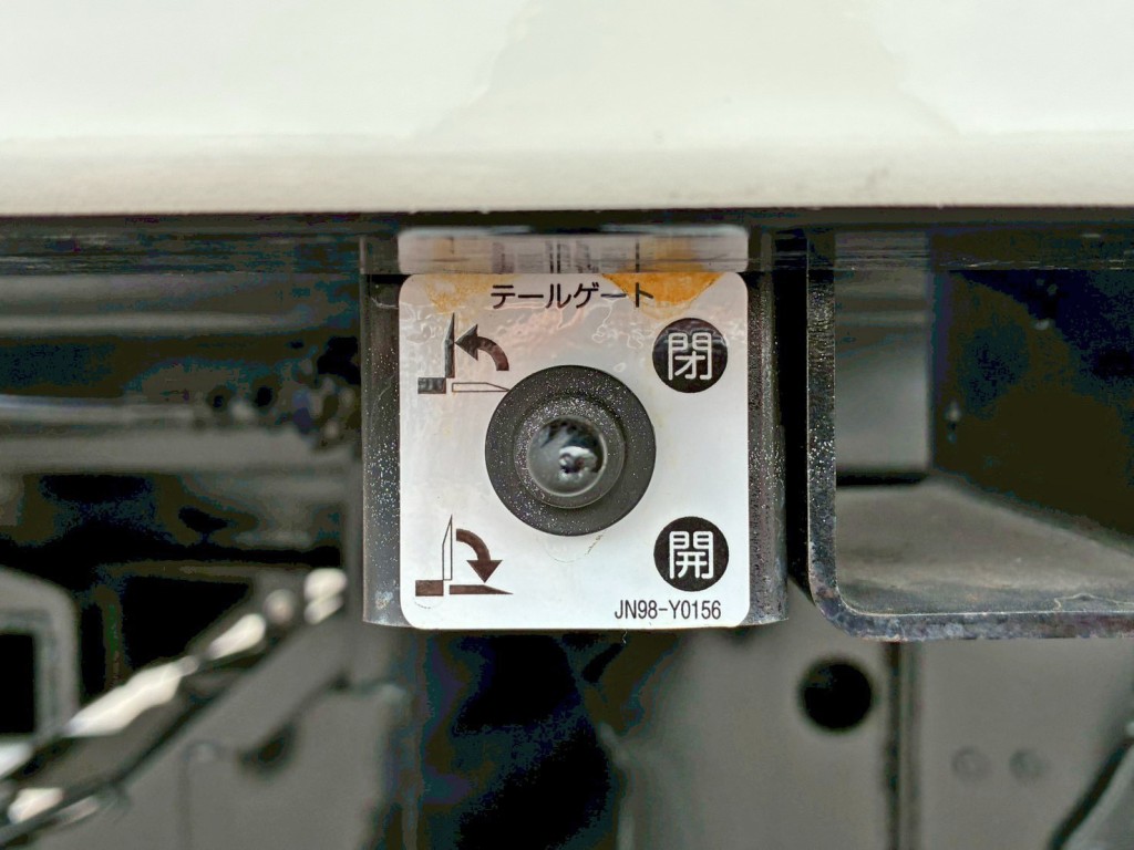 自動歩みの昇降スイッチです。|日野 デュトロ 2KG-XZU722M(2WD)の写真19