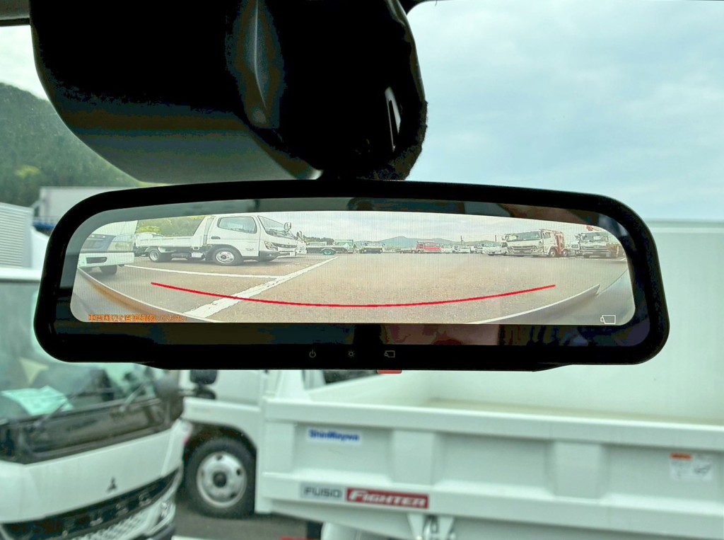 ルームミラーはバックモニターに切り替わります。|日野 デュトロ 2KG-XZU722M(2WD)の写真22