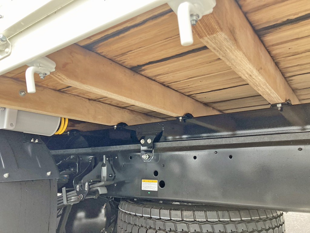 シャーシとネタの状態です。(縦ネタは鉄製・横ネタは木製です)|日野 レンジャー 2KG-FE2ACAの写真6