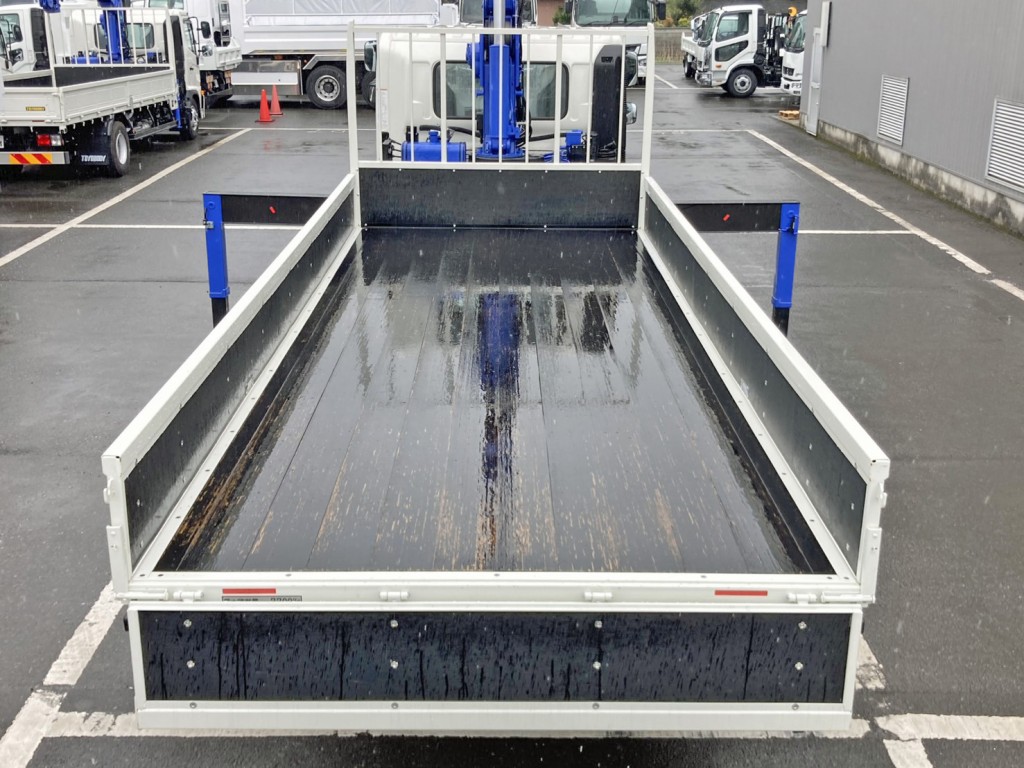 床は板張りです。|日野 レンジャー 2KG-FE2ACAの写真8