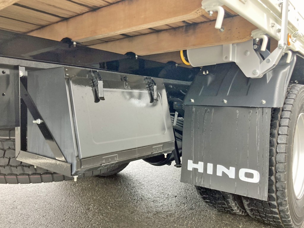 ボディー運転席側後方に工具箱が付いています。|日野 レンジャー 2KG-FE2ACAの写真11