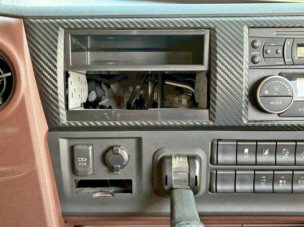 コンソールボックスが欠品しています。|日野 プロフィア 2DG-SH1EDGGの写真19