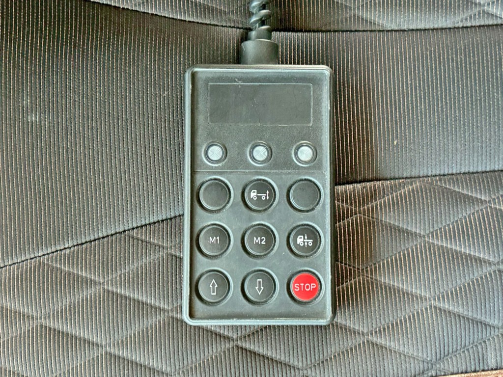 エアサスのコントローラーです。|日野 プロフィア 2DG-SH1EDGGの写真22