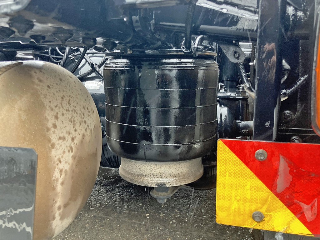 エアサスです。|いすゞ ギガ QKG-EXD52ADの写真5