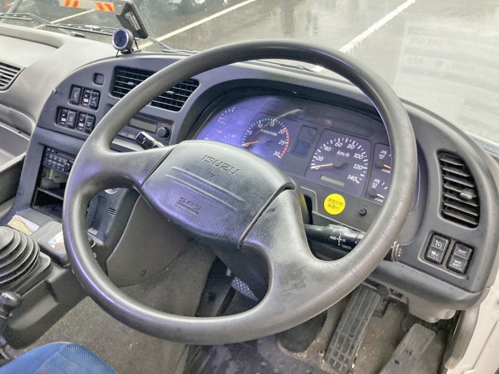 ハンドルグリップにスレがあります。|いすゞ ギガ QKG-EXD52ADの写真23