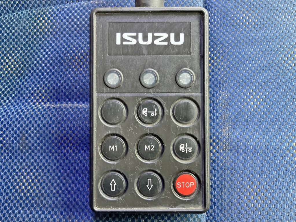 エアサスのコントローラーです。|いすゞ ギガ QKG-EXD52ADの写真24