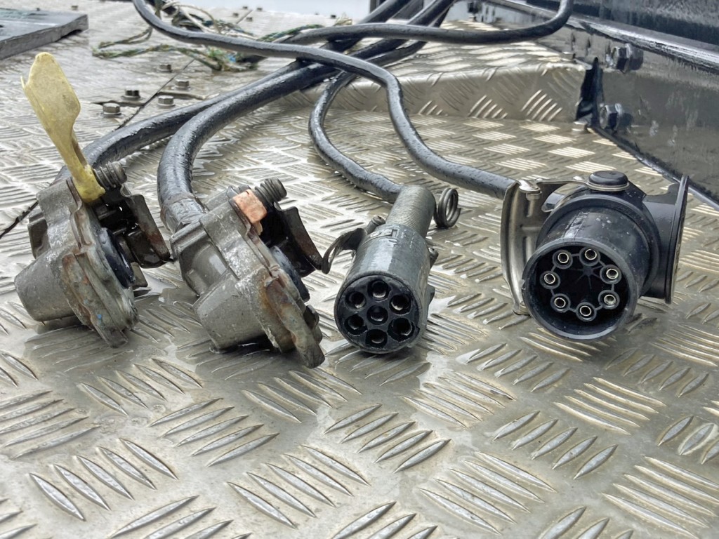 接続コネクターです。|三菱 スーパーグレート 2RG-FP74HDRの写真12