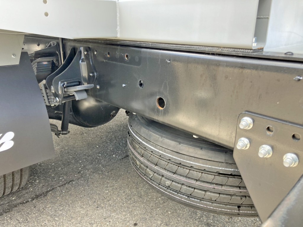 シャーシの状態です。|日野 レンジャー 2KG-FJ2ACAの写真6