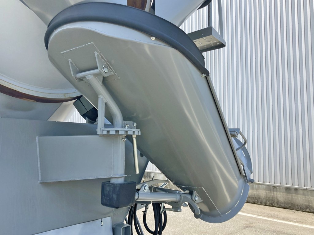 シューターは手動式です。|日野 レンジャー 2KG-FJ2ACAの写真11