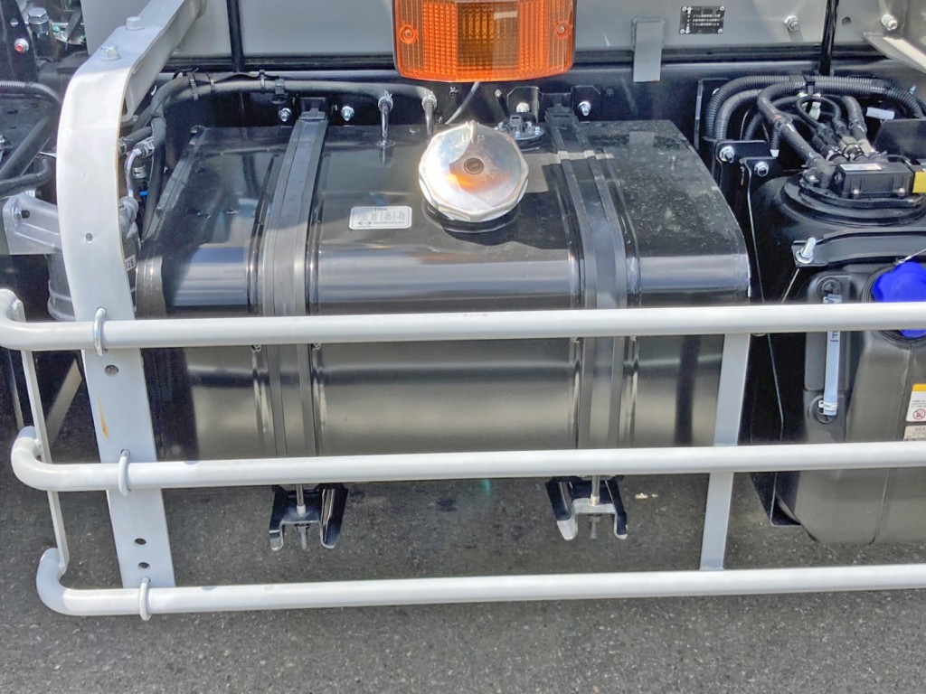 燃料タンクは100Lです。|日野 レンジャー 2KG-FJ2ACAの写真21