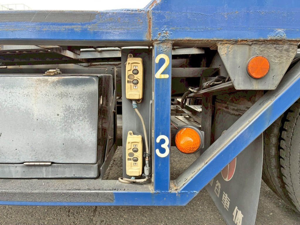 運転席側後方のスイッチ(2番・3番)が逆になっています。|日野 レンジャー LDG-GK8JWAAの写真27