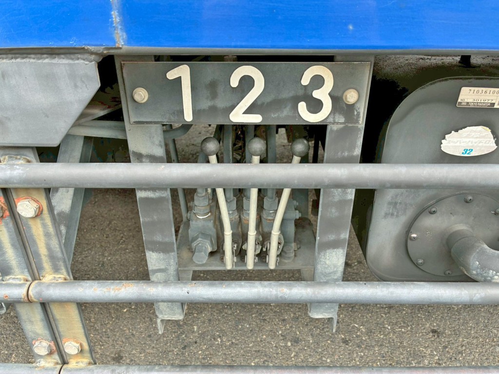 上物の操作レバーです。|日野 レンジャー LDG-GK8JWAAの写真28