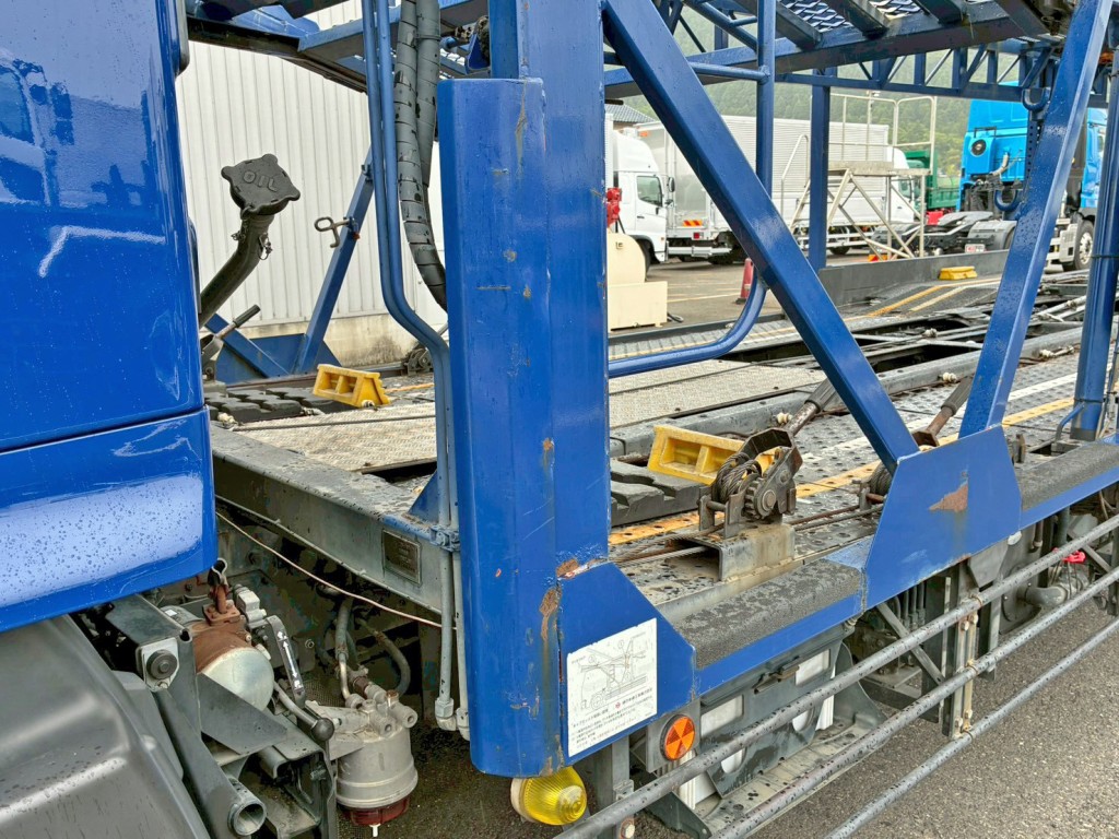ボディー助手席側前方の風切板に亀裂があります。|日野 レンジャー LDG-GK8JWAAの写真31