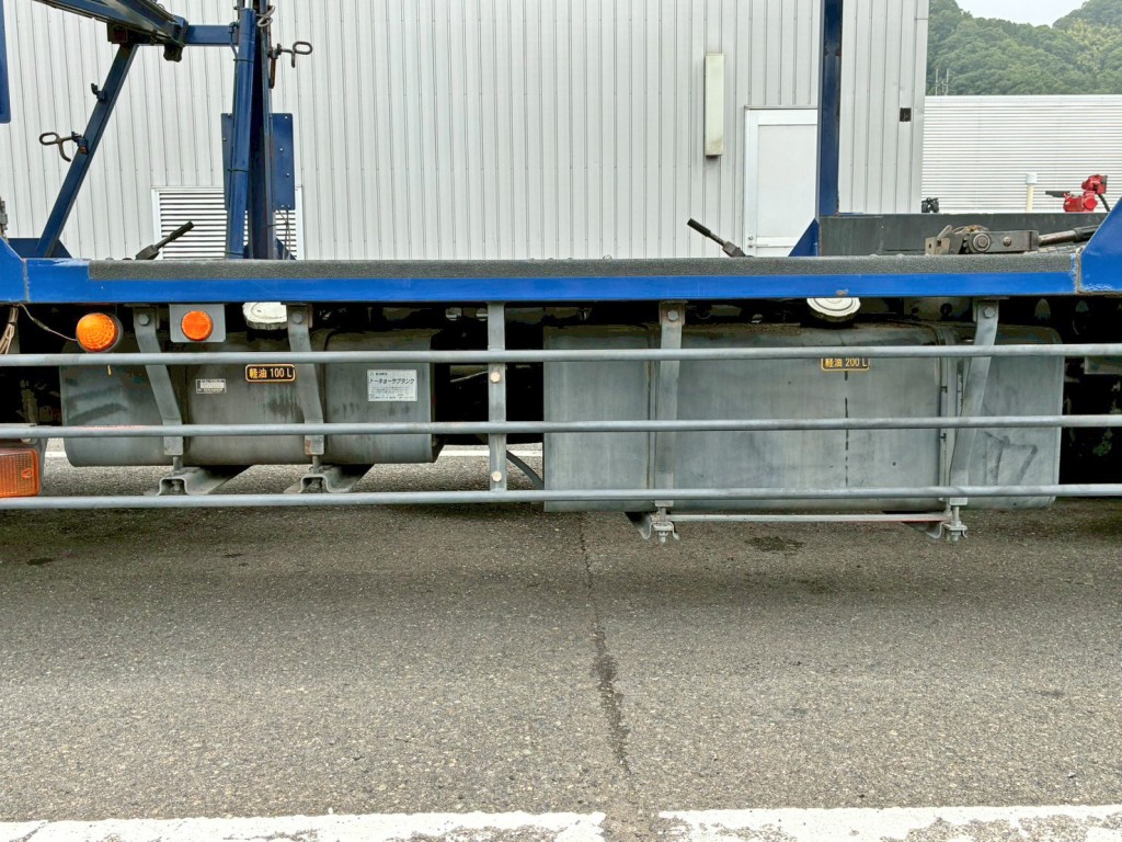 燃料タンクは100Lと200Lが付いています。|日野 レンジャー LDG-GK8JWAAの写真36