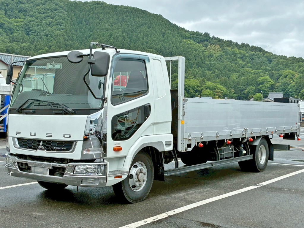 フロント周り、メッキパーツで飾っています。|三菱 ファイター 2KG-FK64F(2WD)の写真1