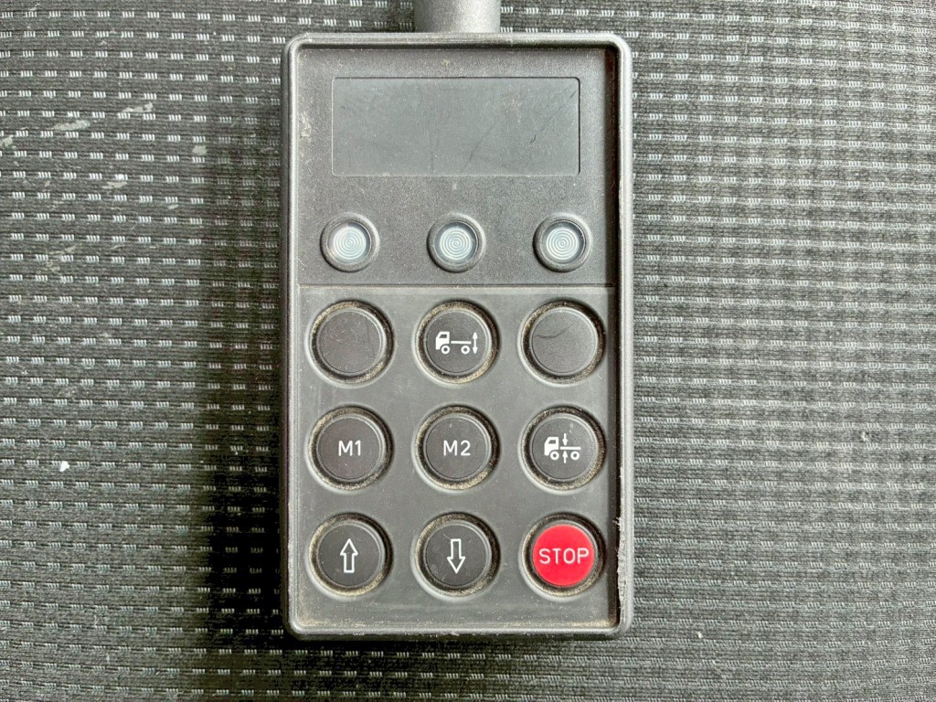 エアサスのコントローラーです。|三菱 ファイター 2KG-FK64F(2WD)の写真20