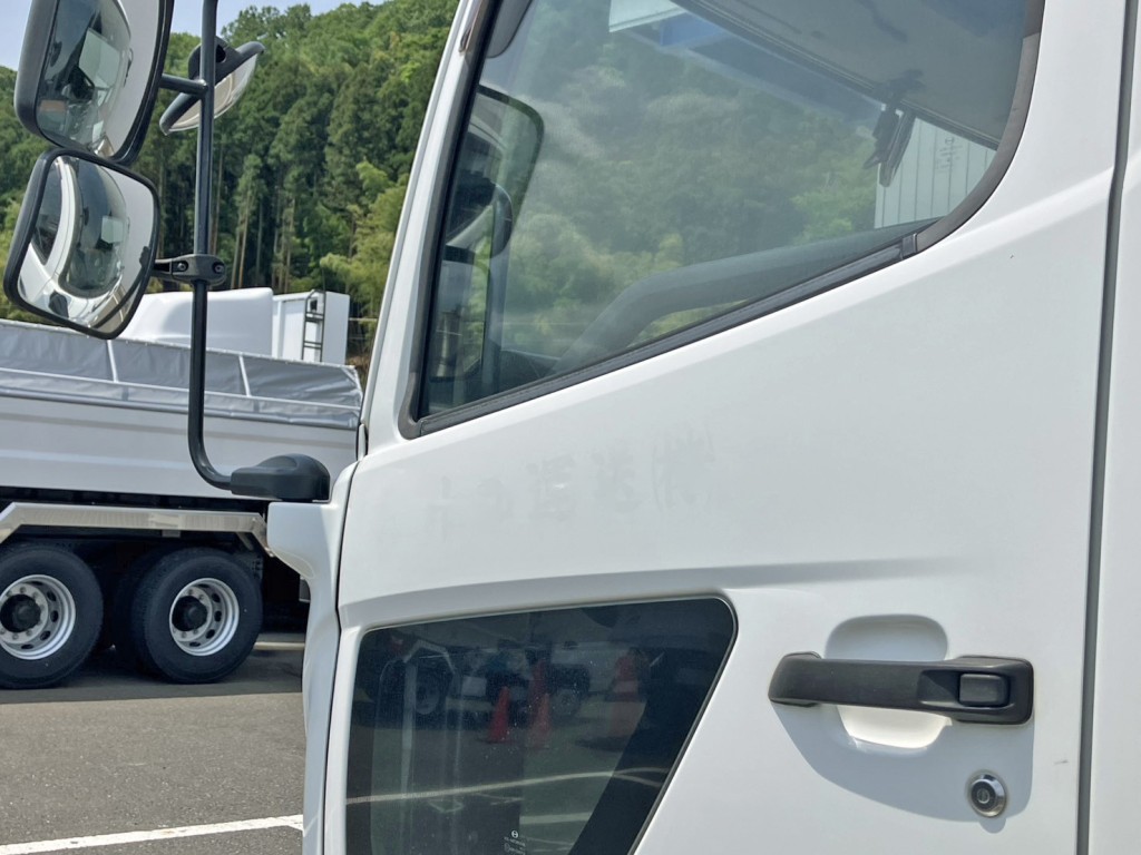 助手席ドアにシール剥がし跡があります。|日野 レンジャー 2PG-FE2ABAの写真30