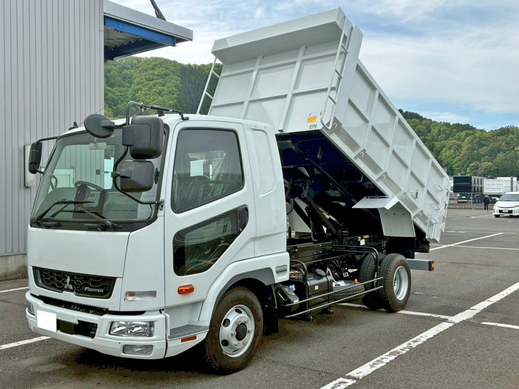 三菱 ファイター 2KG-FK62Fの写真1