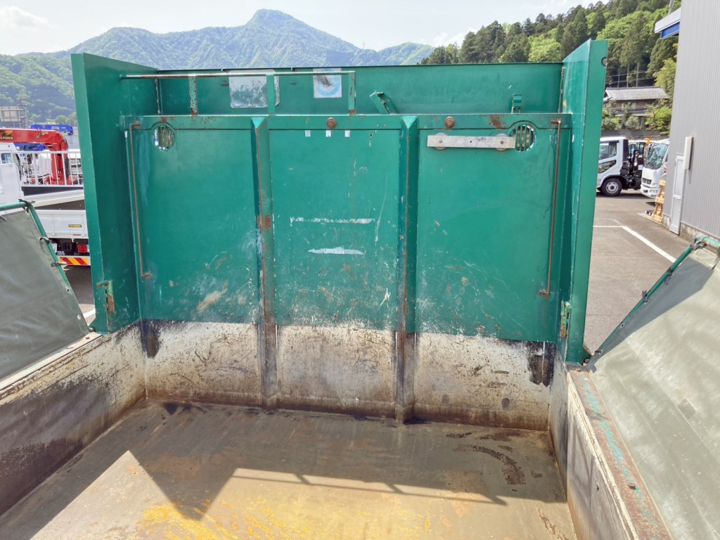 プロテクターはアングル加工されています。|いすゞ ギガ QPG-CXZ77BTの写真13