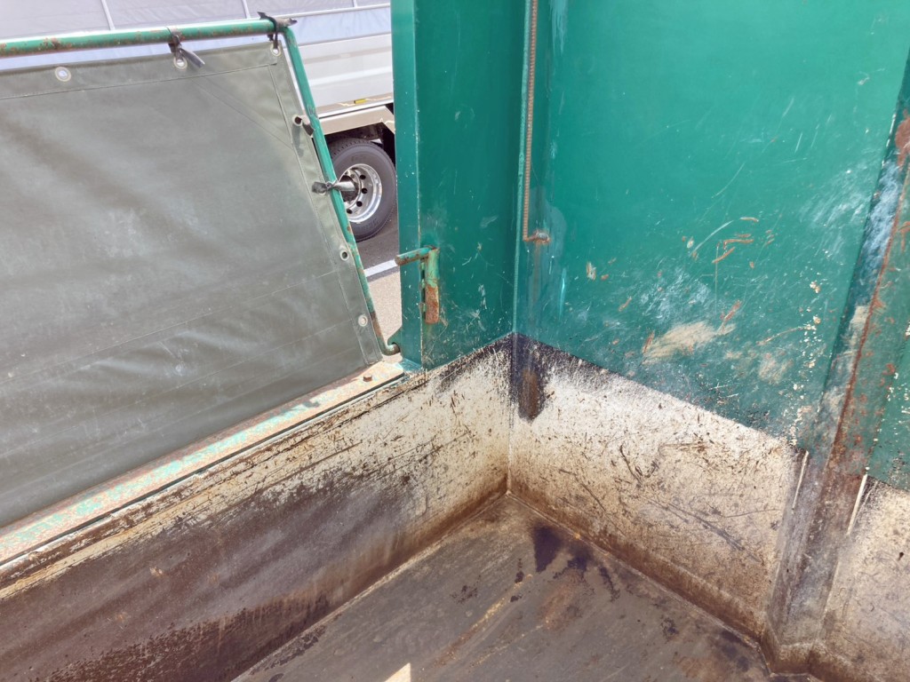 ボディー前方助手席側のコボレーンストッパーの状態です。|いすゞ ギガ QPG-CXZ77BTの写真14