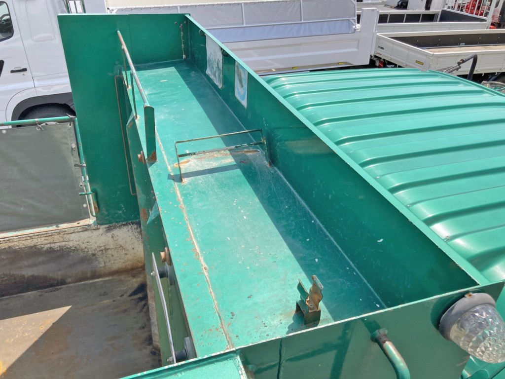 シートデッキの状態です。|いすゞ ギガ QPG-CXZ77BTの写真16